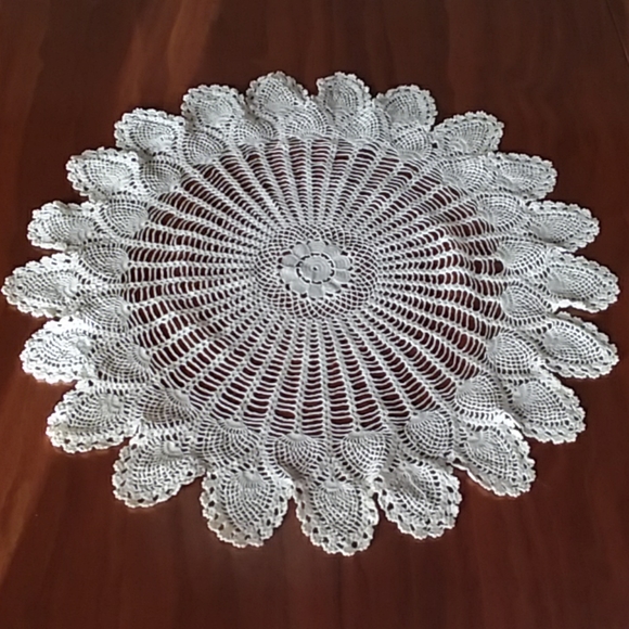 Lot of 5 pretty doilies - Picture 7 of 8